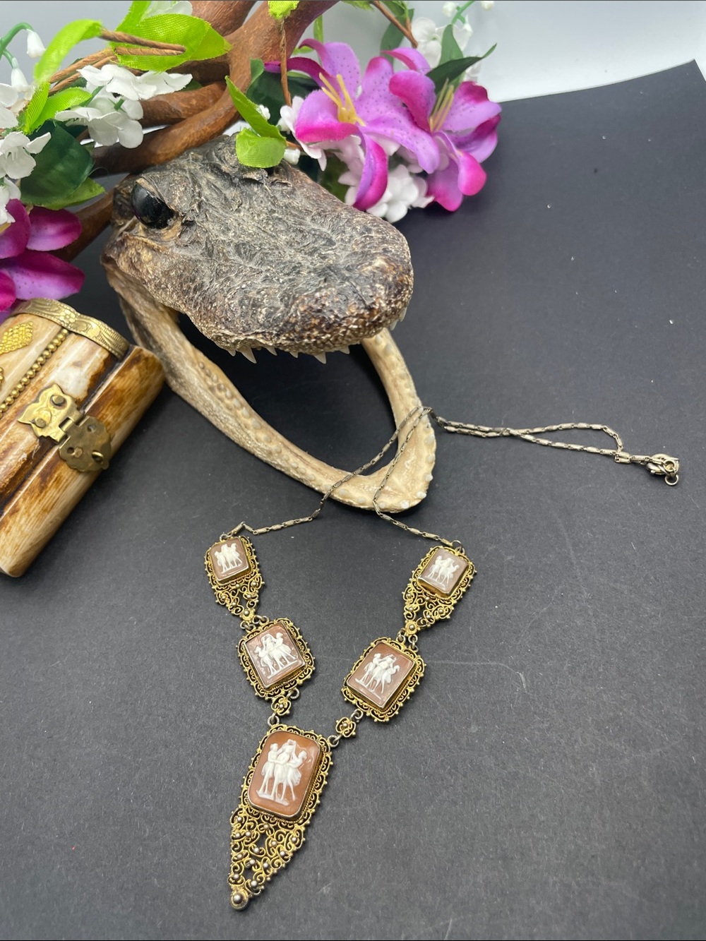 Three graces shell cameo vermeil necklace vintage A50